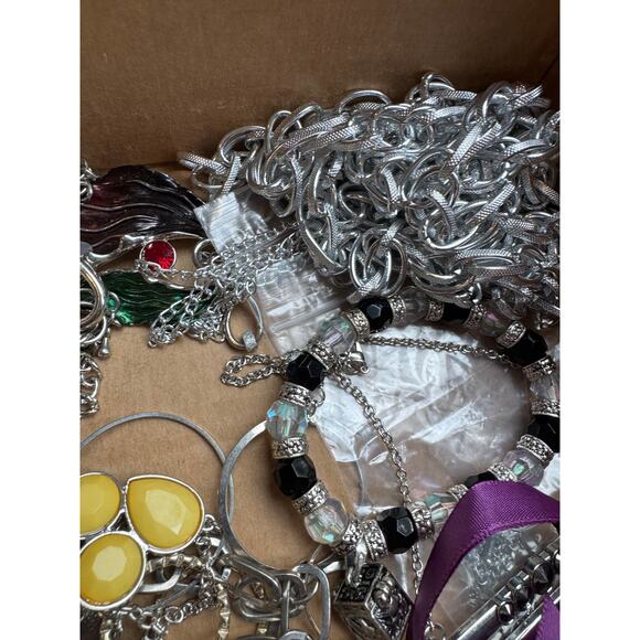 3lb jewelry mix. Craft. Wear.  Resell.  Vintage to now. - Picture 8 of 12